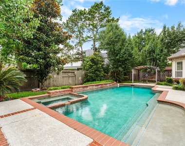 131 E Beckonvale Circle - Photo Thumbnail 20
