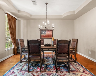 131 E Beckonvale Circle - Photo Thumbnail 13