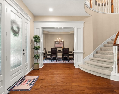 131 E Beckonvale Circle - Photo Thumbnail 7