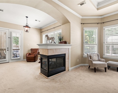 131 E Beckonvale Circle - Photo Thumbnail 16