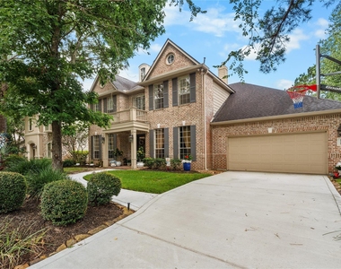 131 E Beckonvale Circle - Photo Thumbnail 3