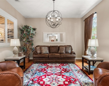 131 E Beckonvale Circle - Photo Thumbnail 14