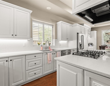 131 E Beckonvale Circle - Photo Thumbnail 10