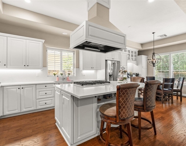 131 E Beckonvale Circle - Photo Thumbnail 9