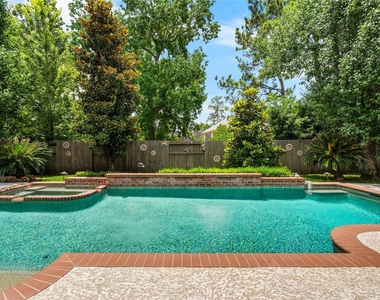 131 E Beckonvale Circle - Photo Thumbnail 4