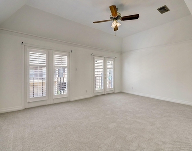 2313 Nantucket Drive - Photo Thumbnail 11
