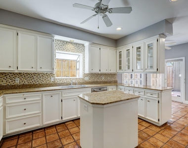2313 Nantucket Drive - Photo Thumbnail 5