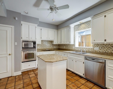 2313 Nantucket Drive - Photo Thumbnail 6