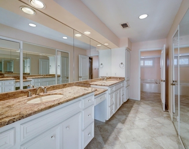 2313 Nantucket Drive - Photo Thumbnail 12