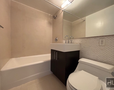 East 63 Street - Photo Thumbnail 3