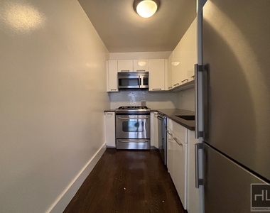 East 63 Street - Photo Thumbnail 3