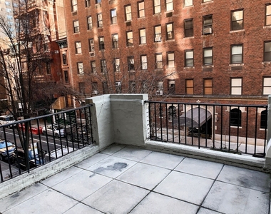 East 71 Street - Photo Thumbnail 7