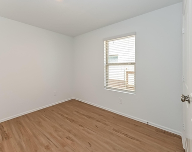24215 Becker Hollow Lane - Photo Thumbnail 9