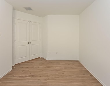 24215 Becker Hollow Lane - Photo Thumbnail 11