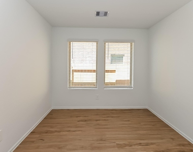 24215 Becker Hollow Lane - Photo Thumbnail 10