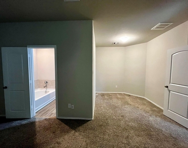 5443 Redwood Summit Lane - Photo Thumbnail 12