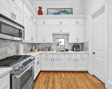 709 Reinicke Street - Photo Thumbnail 10