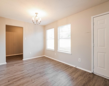 7507 Kennemer Drive - Photo Thumbnail 5