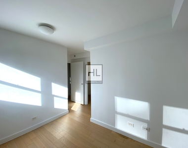 East 39th Street - Photo Thumbnail 4