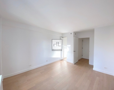 East 39th Street - Photo Thumbnail 5