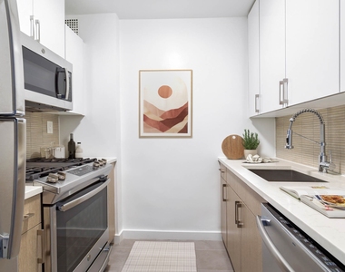 104-60 Queens Boulevard - Photo Thumbnail 3