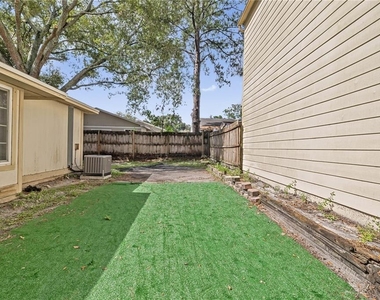 7607 Glades Court - Photo Thumbnail 16