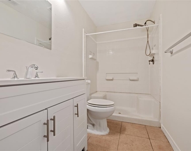 7607 Glades Court - Photo Thumbnail 11