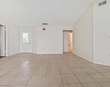 7607 Glades Court - Photo Thumbnail 4