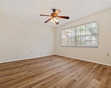 7607 Glades Court - Photo Thumbnail 13