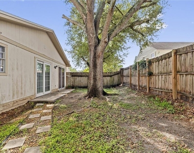 7607 Glades Court - Photo Thumbnail 18