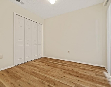 7607 Glades Court - Photo Thumbnail 14