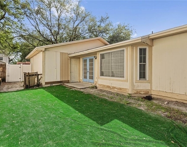 7607 Glades Court - Photo Thumbnail 17