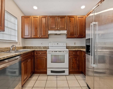 7607 Glades Court - Photo Thumbnail 8