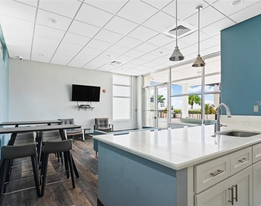 1208 E Kennedy Boulevard - Photo Thumbnail 5
