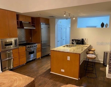 1208 E Kennedy Boulevard - Photo Thumbnail 2