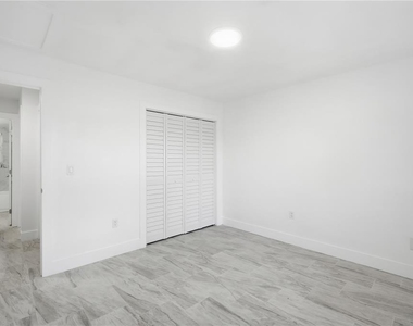 7309 N Hutton Place - Photo Thumbnail 15
