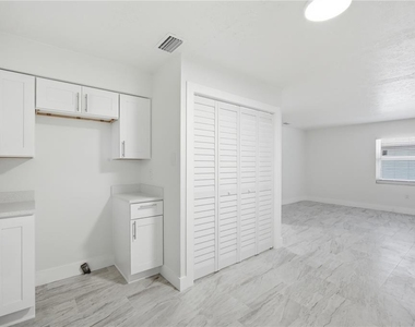 7309 N Hutton Place - Photo Thumbnail 8