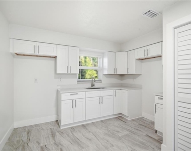 7309 N Hutton Place - Photo Thumbnail 7