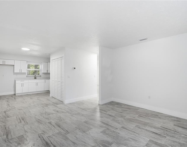 7309 N Hutton Place - Photo Thumbnail 11