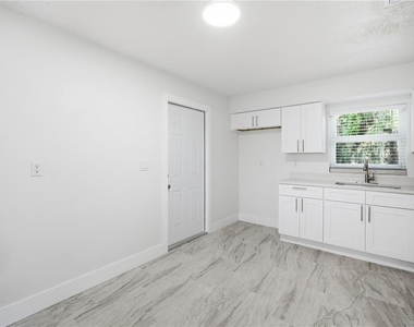 7309 N Hutton Place - Photo Thumbnail 9