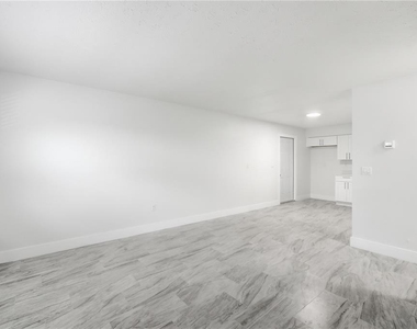 7309 N Hutton Place - Photo Thumbnail 12