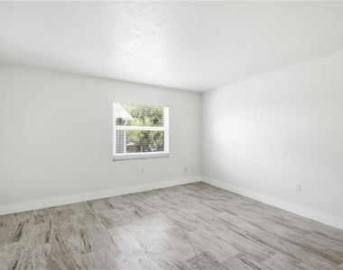 7309 N Hutton Place - Photo Thumbnail 13