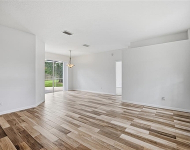 9810 Bennington Drive - Photo Thumbnail 3