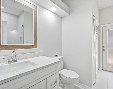 9810 Bennington Drive - Photo Thumbnail 13