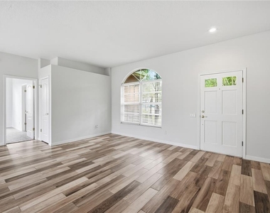 9810 Bennington Drive - Photo Thumbnail 4