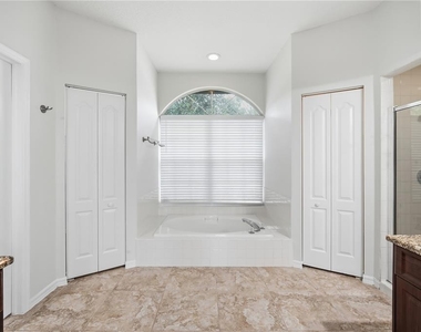 9810 Bennington Drive - Photo Thumbnail 8