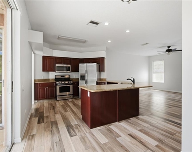 9810 Bennington Drive - Photo Thumbnail 17