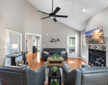 11520 Galleria Drive - Photo Thumbnail 5