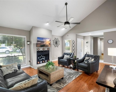 11520 Galleria Drive - Photo Thumbnail 6