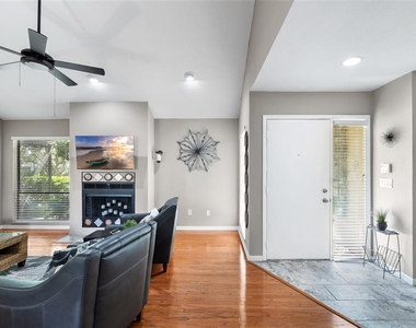 11520 Galleria Drive - Photo Thumbnail 4